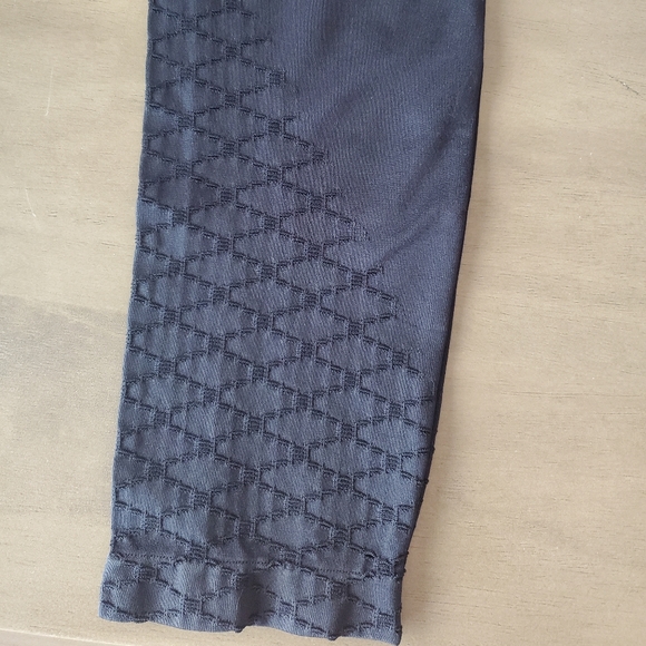 Motherhood Maternity Cropped Leggings NWT - Picture 3 of 9